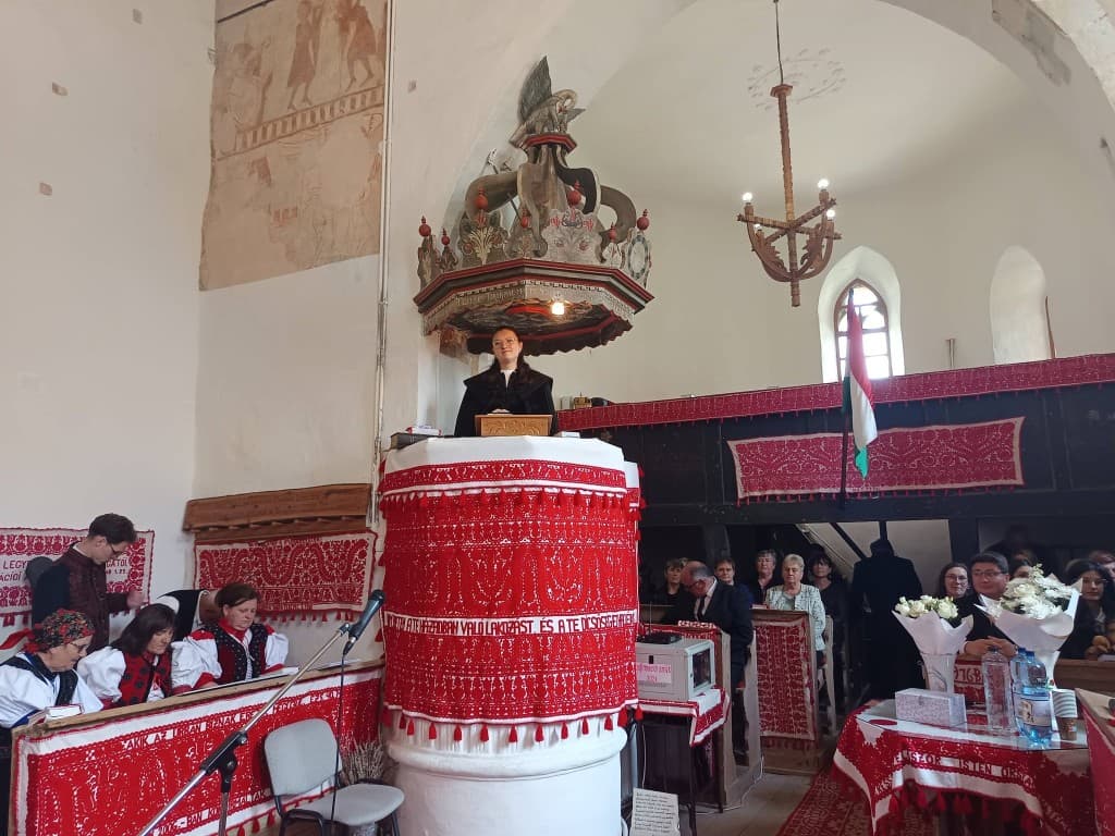 Istentisztelet a magyarlónai nőszövetségi találkozón